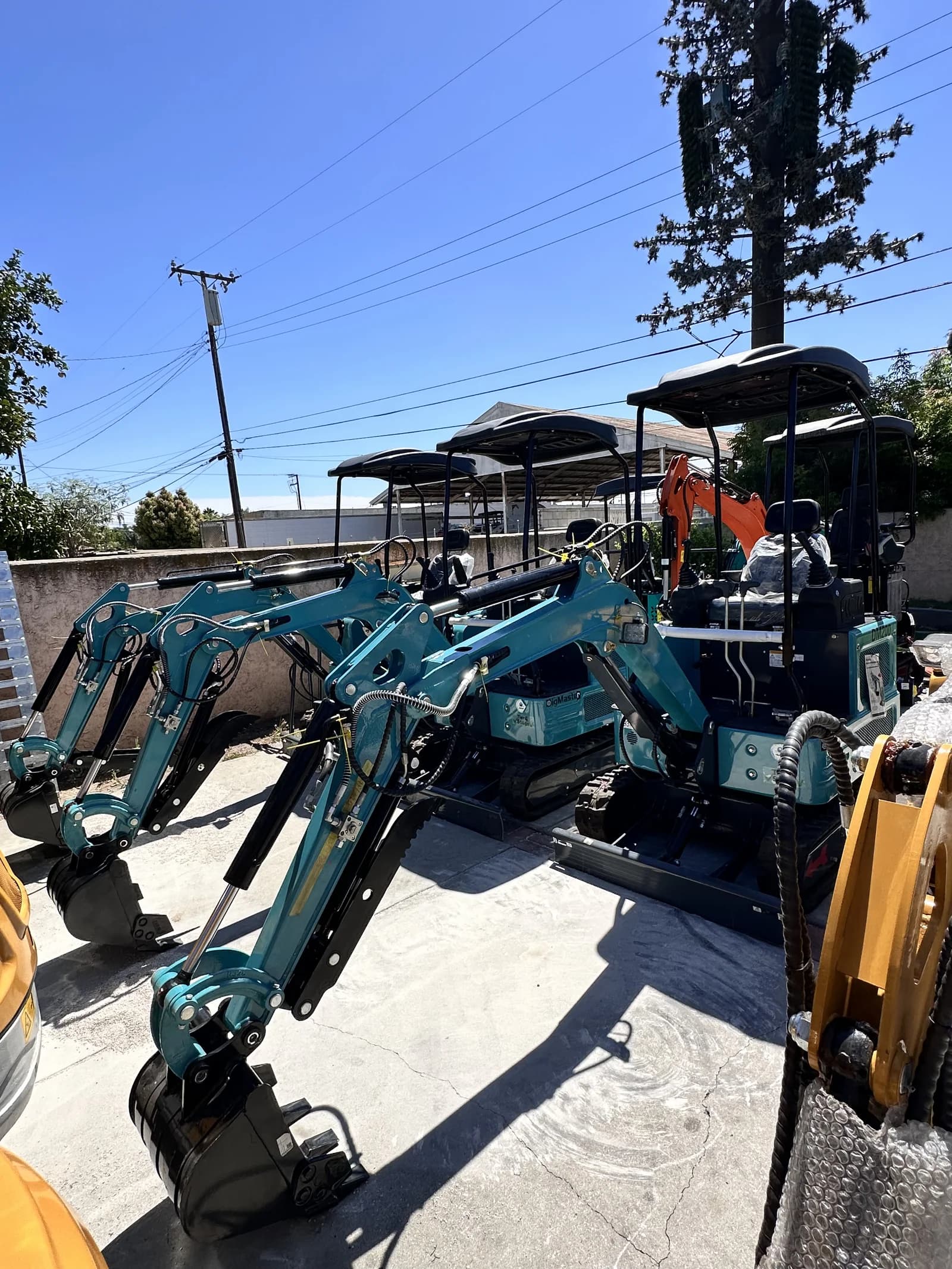 DM200 - 2 Ton Mini Excavator (Kubota Diesel)