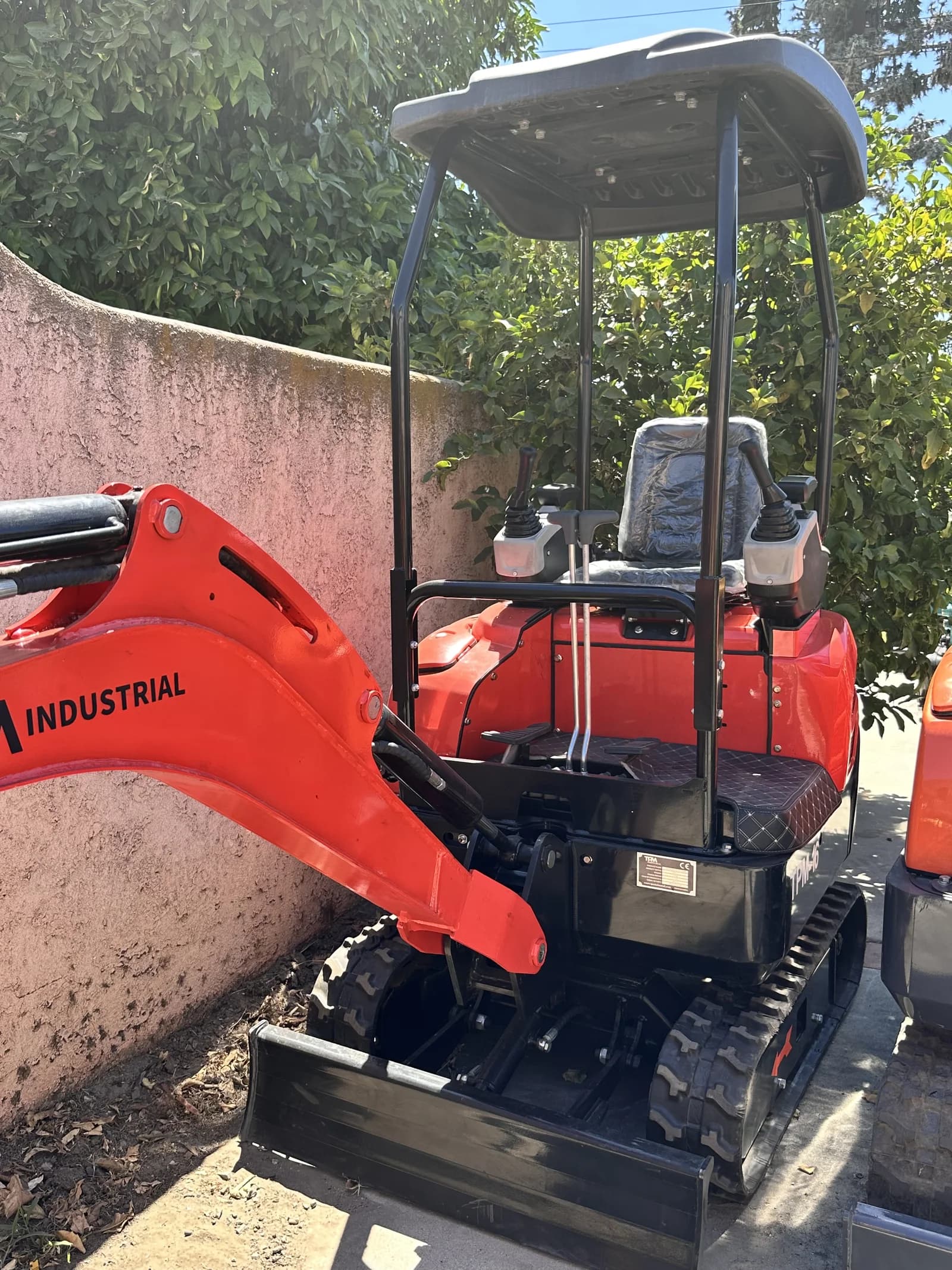 GH20 / TPM-16 - 1.5 Ton Mini Excavators (15HP Gas Engine)