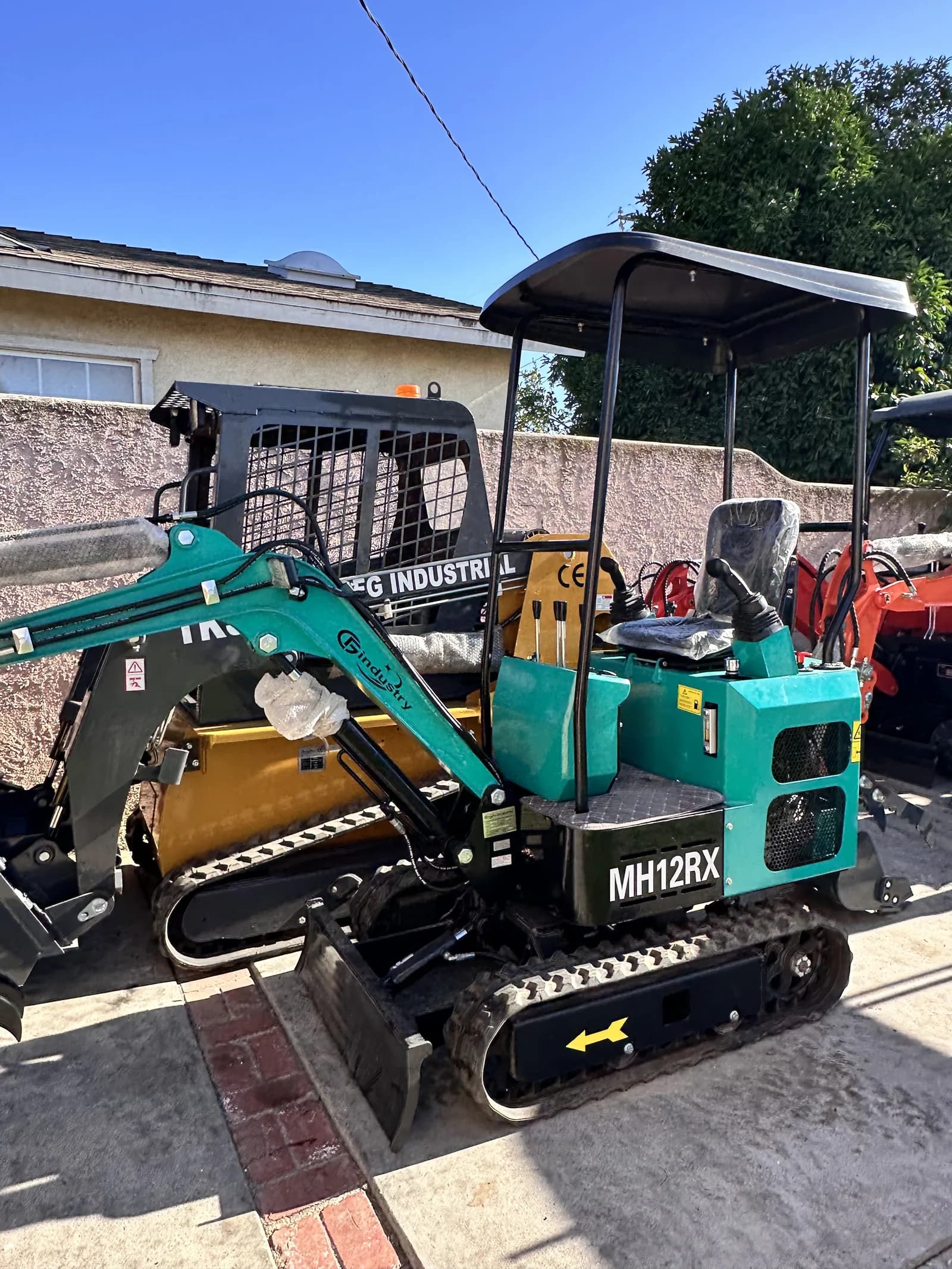 MH12RX - 1 Ton Mini Excavator (Briggs & Stratton Gas)