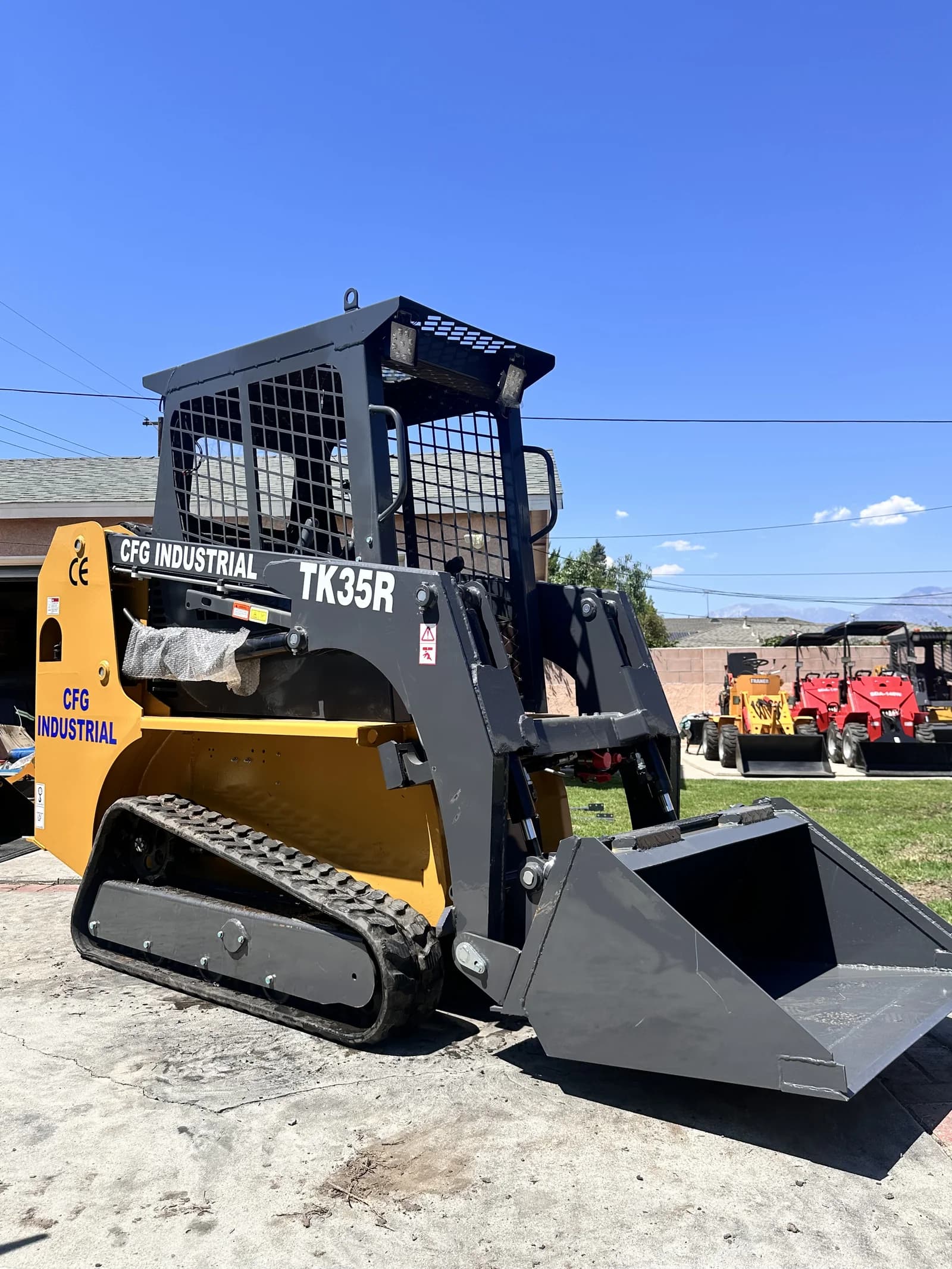 TK35R - Compact Track Skid Steer Loader (CFG Industrial, Gasoline)